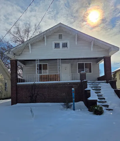 $32,500 | 207 East Dayton Street, Harrisburg, IL 62946