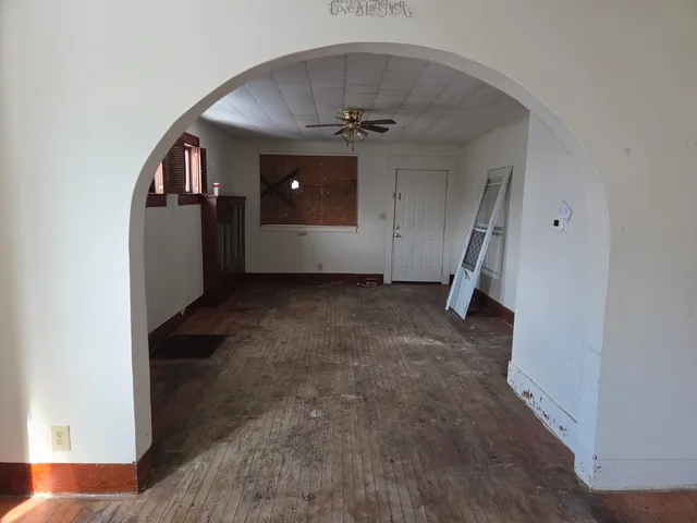 $32,500 | 207 East Dayton Street, Harrisburg, IL 62946