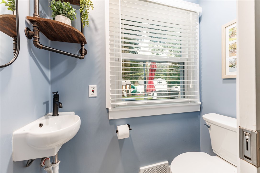 85 Keswick Road Irondequoit, NY 14609 - Photo 19 of 35 Gallery Image 19