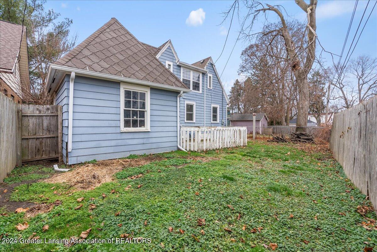 225 Strathmore Road Lansing, MI 48910 - Photo 30 of 45 49-Media Jett - 47