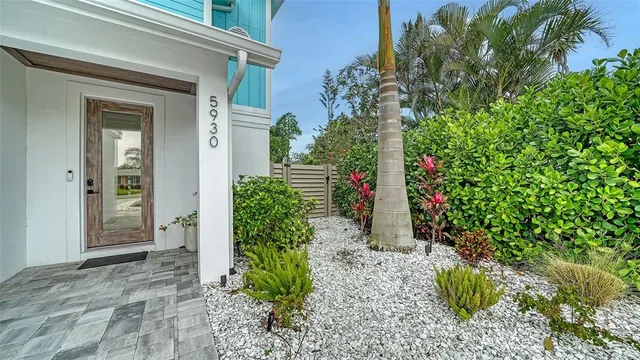 $1,950,000 | 5930 Briarwood Avenue, Sarasota, FL 34231