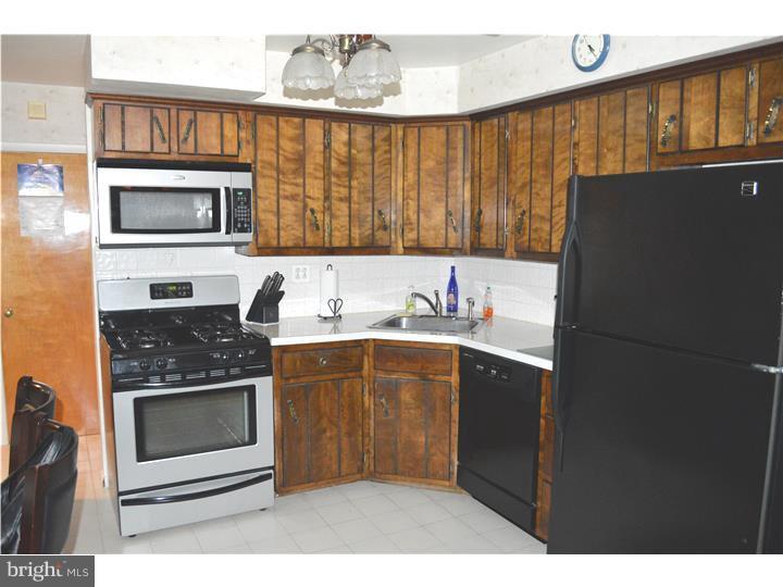 825 Davisville Road Southampton, PA 18966 - Photo 10 of 25 Kitchen