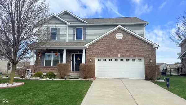 $2,300 | 4674 West Chert Drive, New Palestine, IN 46163