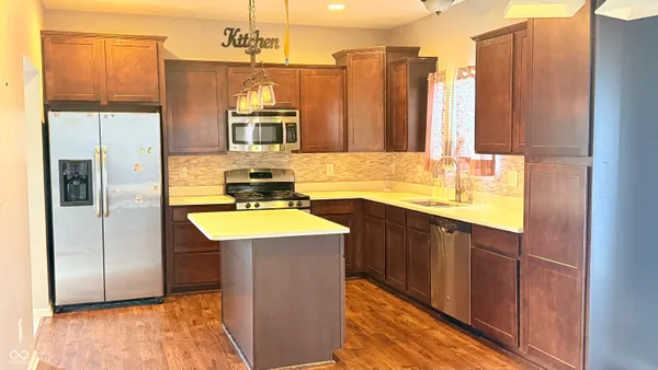 $2,300 | 4674 West Chert Drive, New Palestine, IN 46163