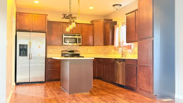 $2,300 | 4674 West Chert Drive, New Palestine, IN 46163