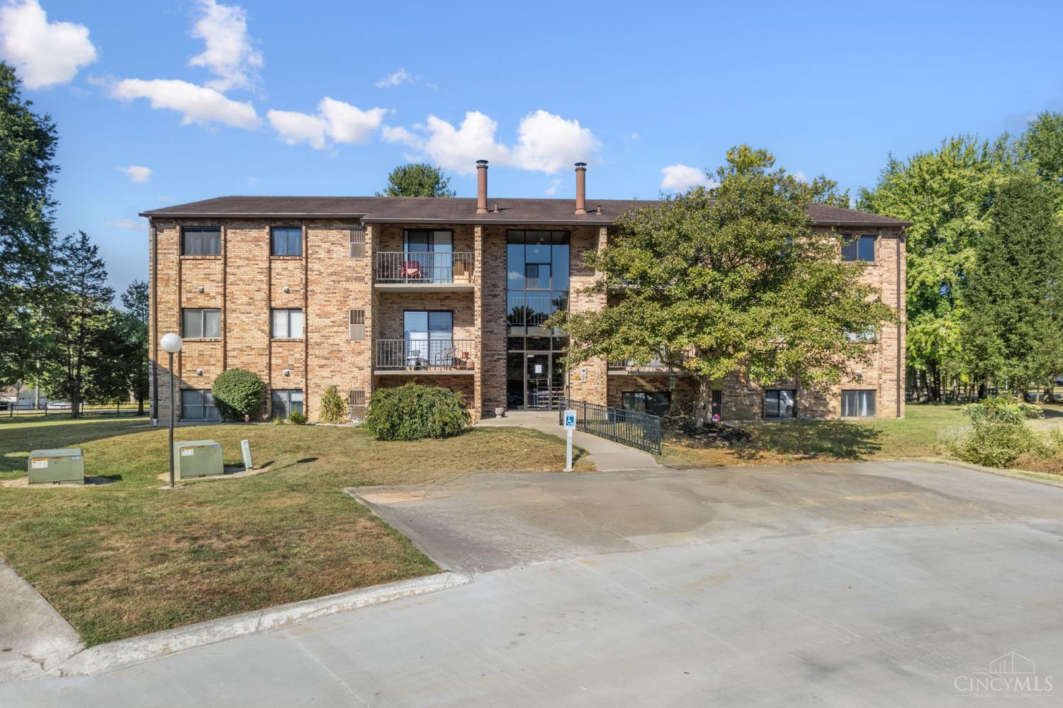539 Davis Road, Unit 12 Cincinnati, OH 45255 - Photo 1 of 33
