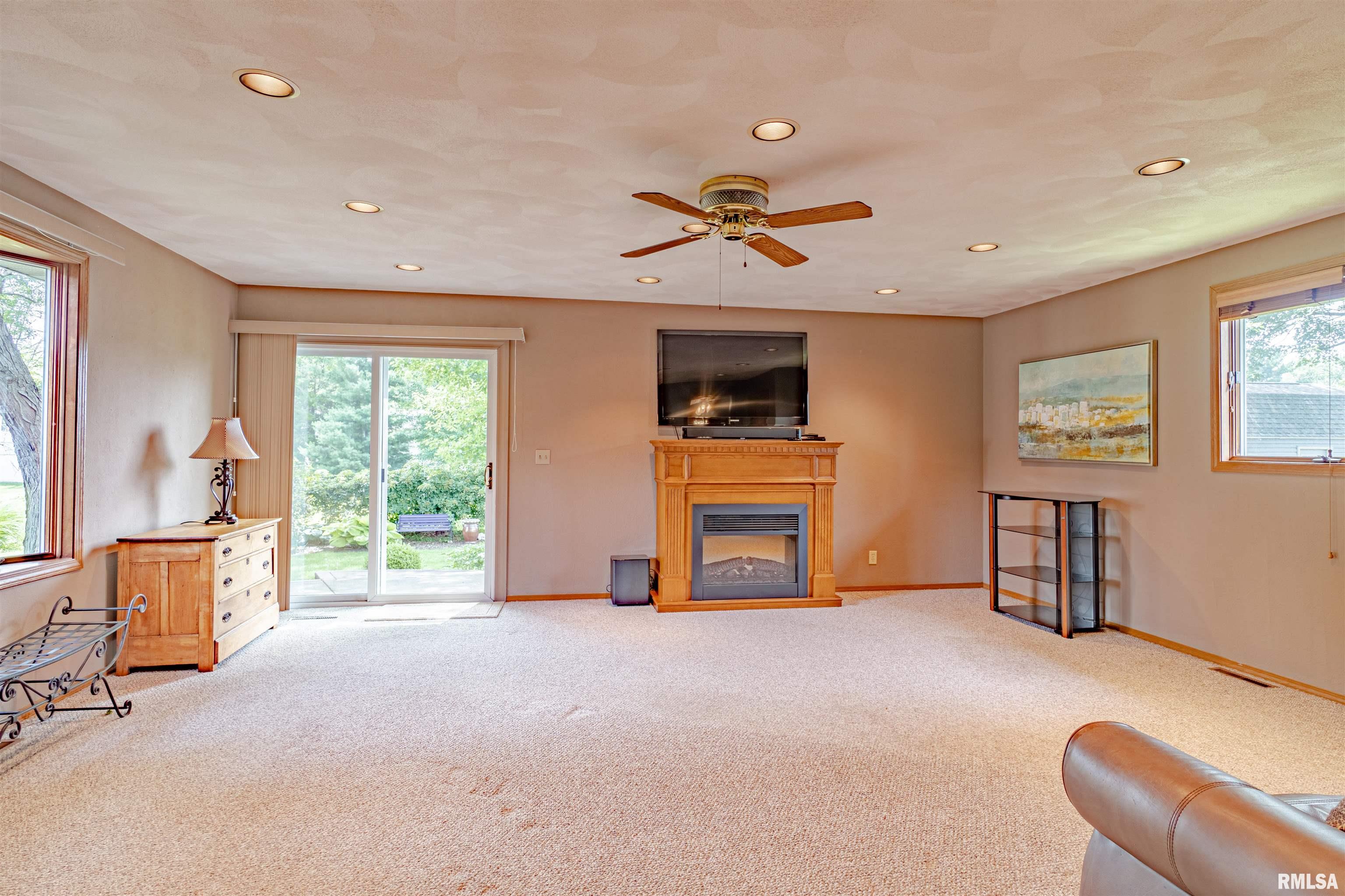 1408 Highview Road East Peoria, IL 61611 - Photo 3 of 27 Gallery Image 3
