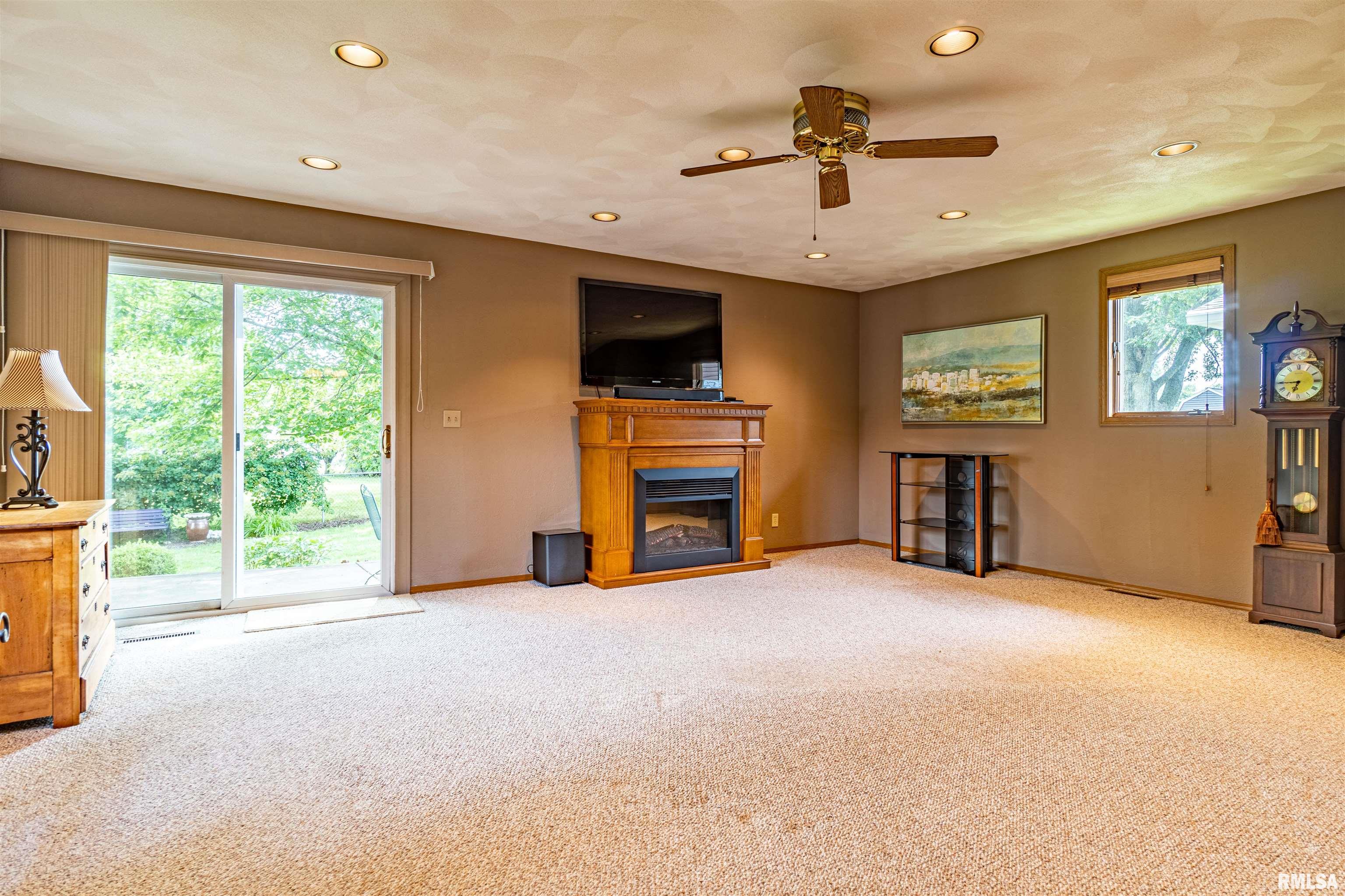 1408 Highview Road East Peoria, IL 61611 - Photo 5 of 27 Gallery Image 5