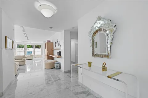 $1,095,000 | 4925 Collins Avenue, Unit 1A, Miami Beach, FL 33140