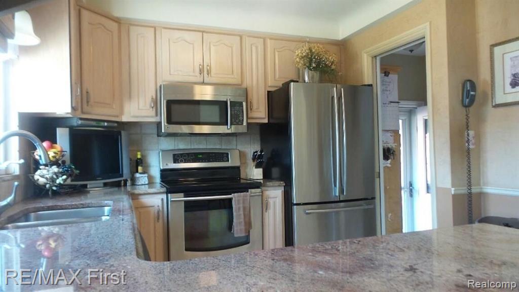 745 Vernier Road Grosse Pointe Woods, MI 48236 - Photo 8 of 19