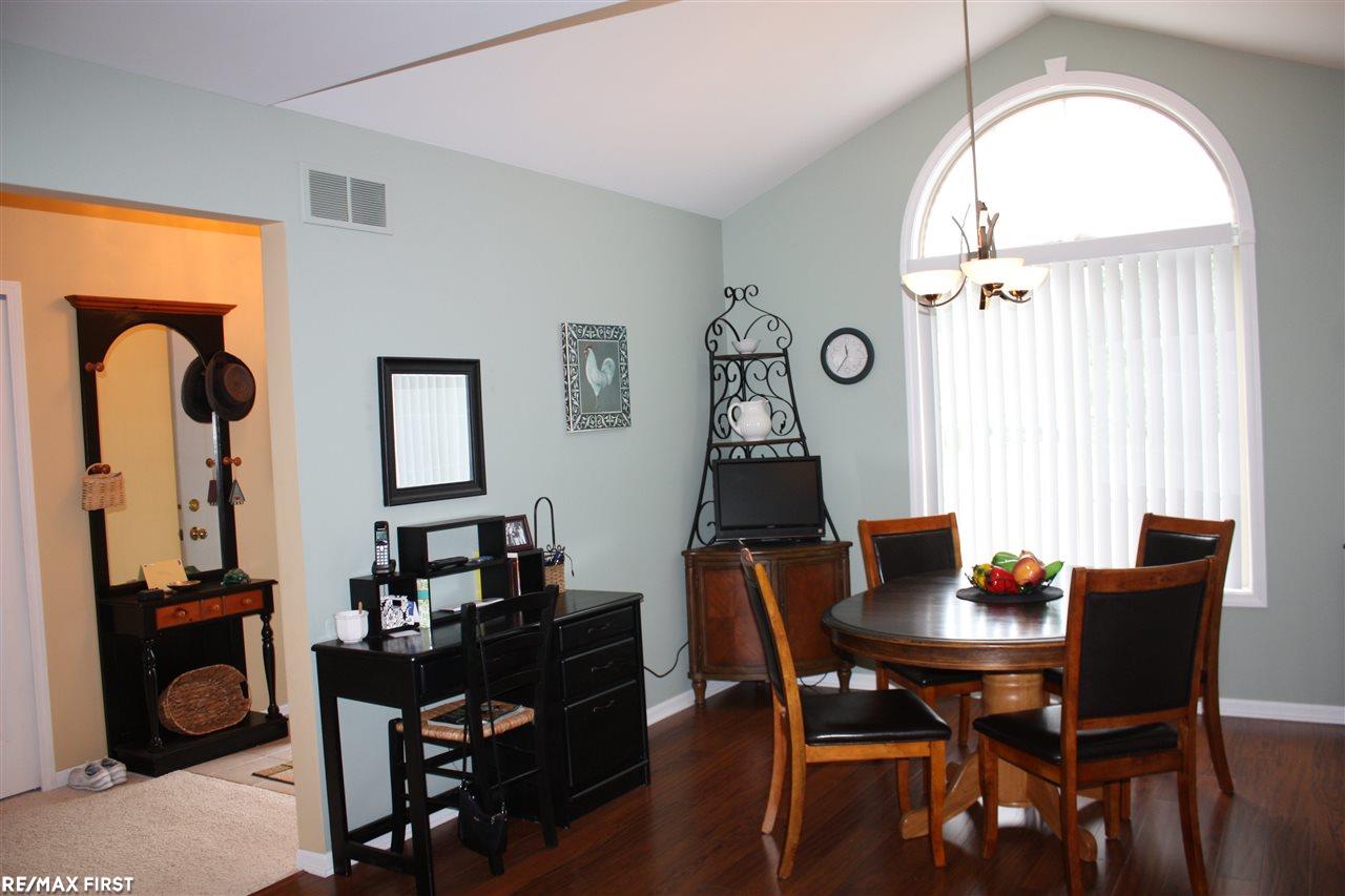 30129 Raintree Circle New Baltimore, MI 48047 - Photo 8 of 24 31304356-7.JPG