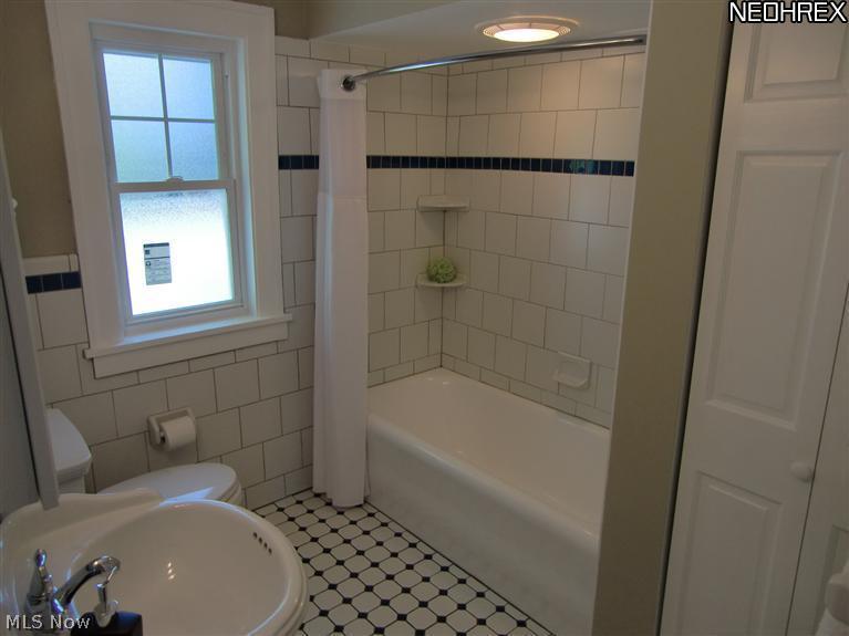 3877 Montevista Road Cleveland Heights, OH 44121 - Photo 13 of 25