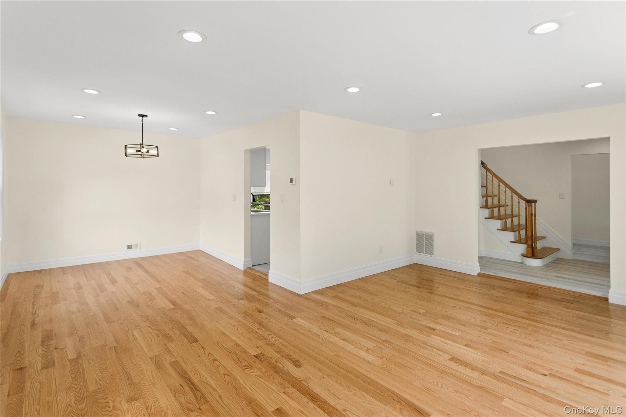 15 Locust Road Old Bethpage, NY 11804 - Photo 5 of 28