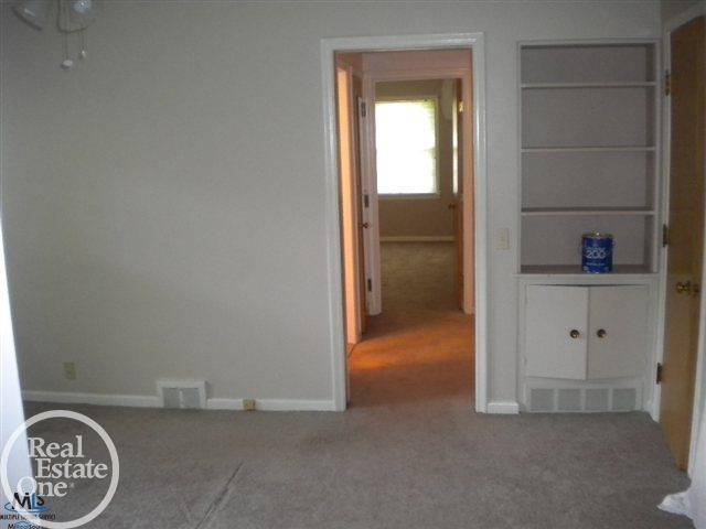 928 Harcourt Road Grosse Pointe, MI 48230 - Photo 15 of 19 31326556-14.JPG