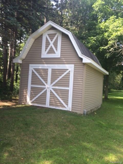 2883 Beach Road Port Huron, MI 48060 - Photo 15 of 15 photo 5 (5).jpg