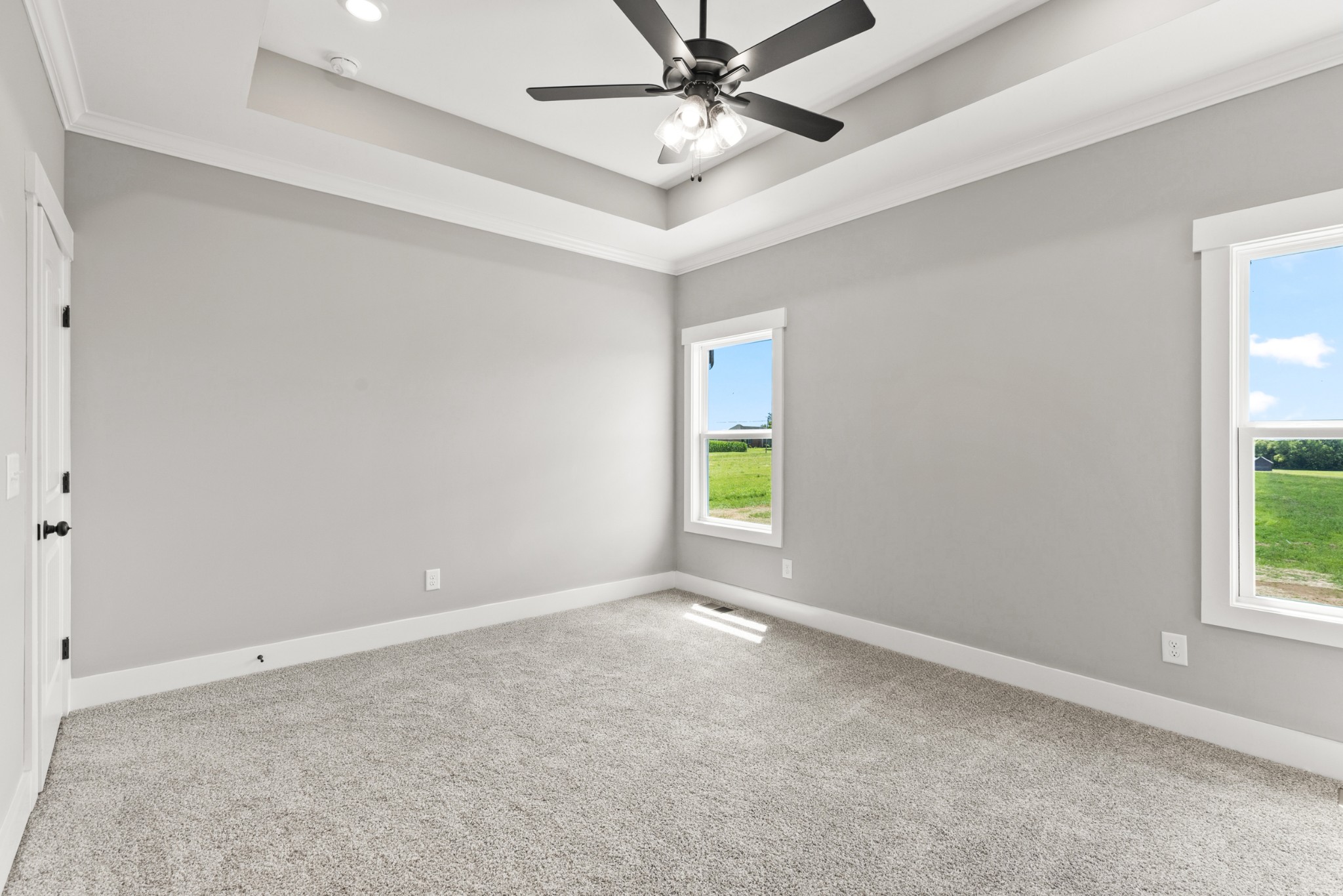 5638 Borthick Road Springfield, TN 37172 - Photo 21 of 43 an empty room with windows and fan