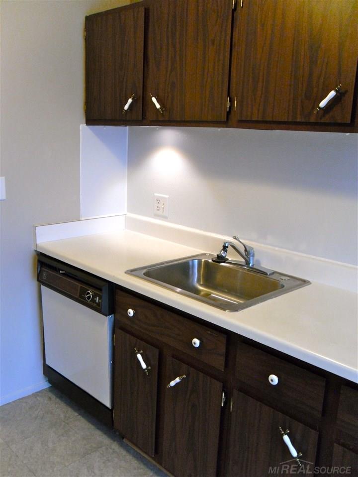 28366 Raleigh Crescent Drive, Unit 27 New Baltimore, MI 48051 - Photo 5 of 27