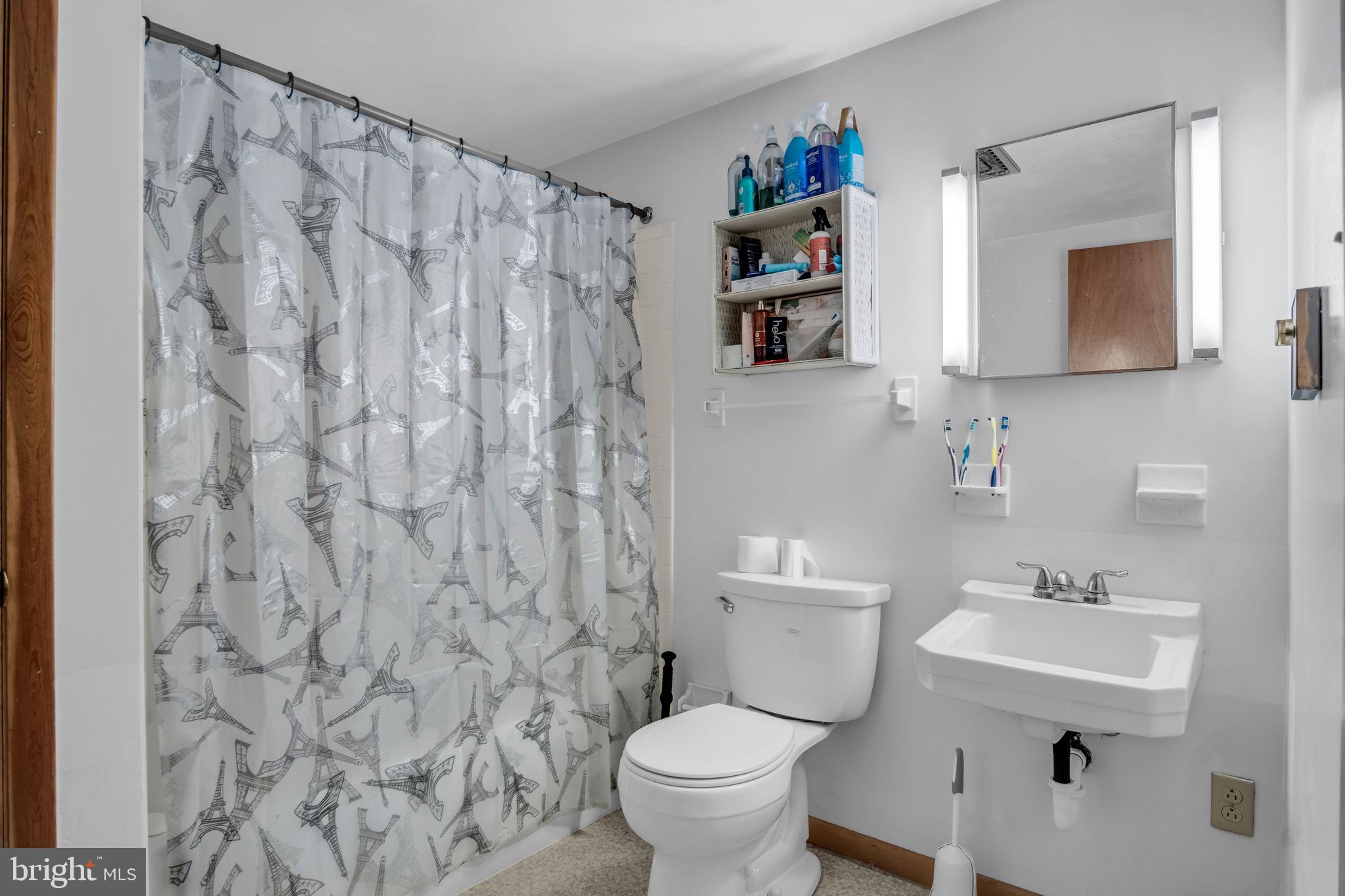 7169 Chambers Hill Road Harrisburg, PA 17111 - Photo 11 of 25