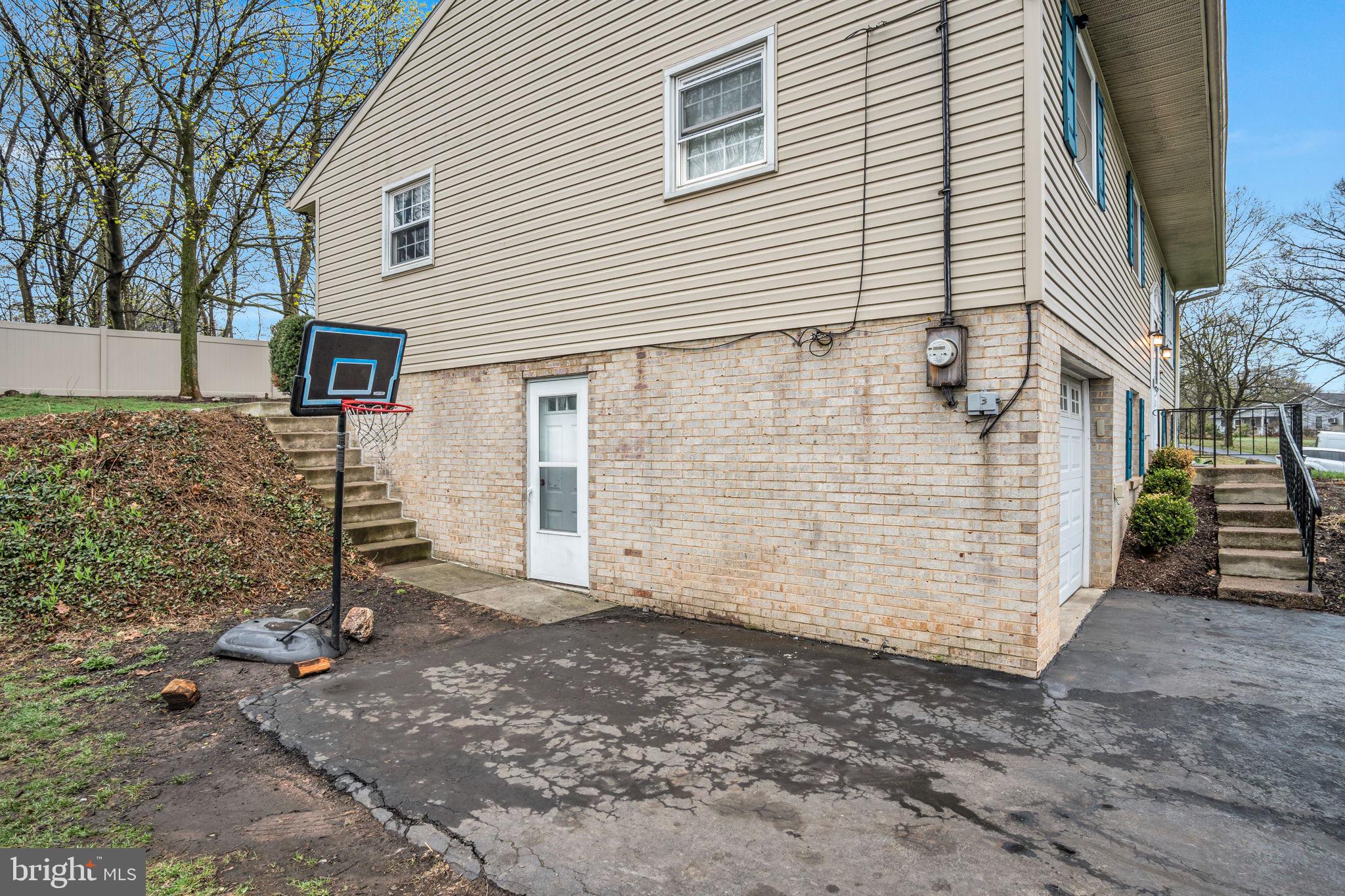 7169 Chambers Hill Road Harrisburg, PA 17111 - Photo 23 of 25