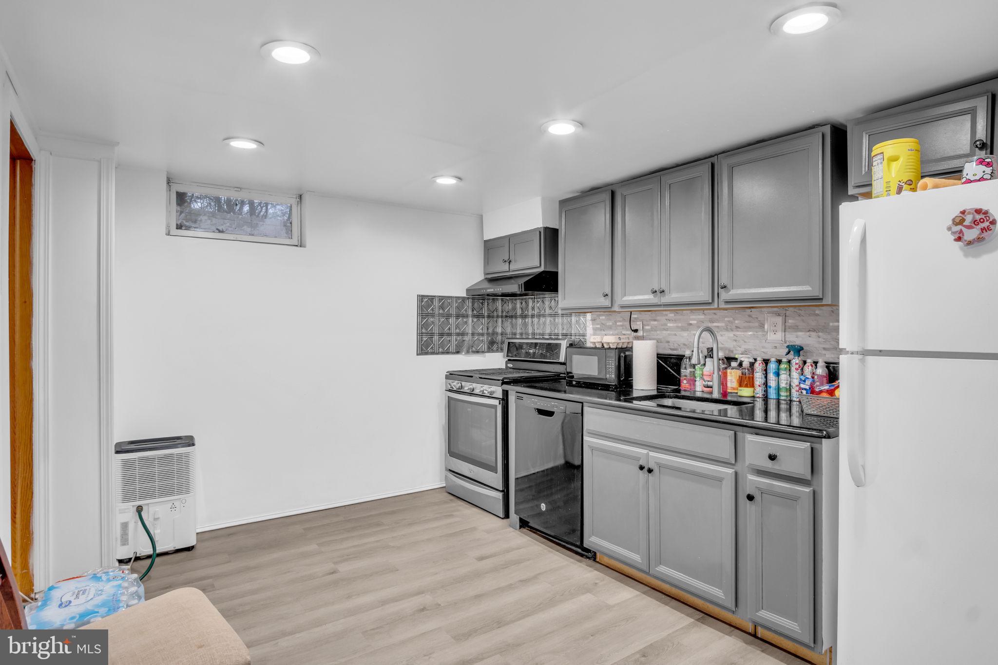 7169 Chambers Hill Road Harrisburg, PA 17111 - Photo 9 of 25