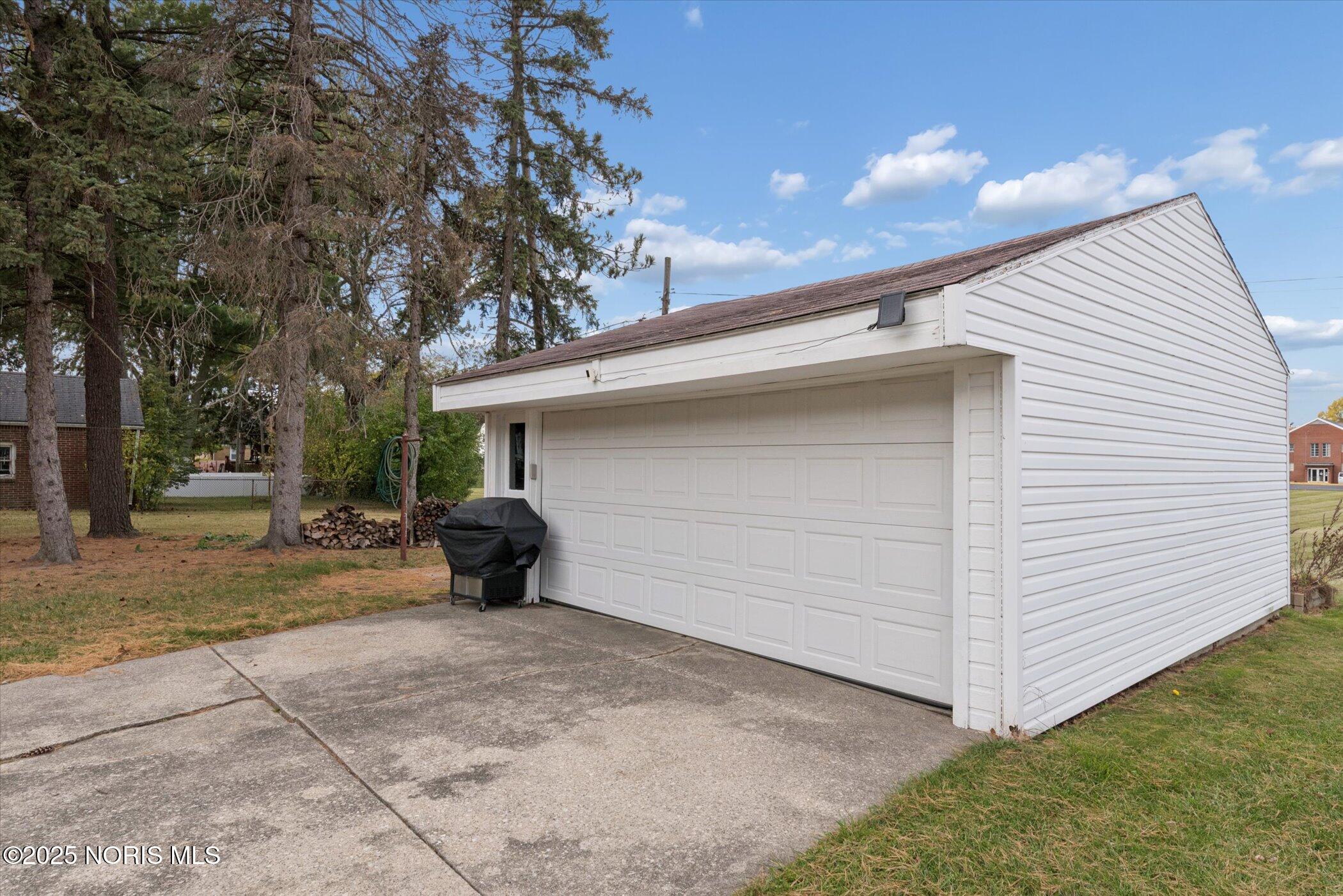 4528 Devonshire Road Toledo, OH 43614 - Photo 20 of 21 29-4528-Devonshire-Rd-WindowStill-Photog