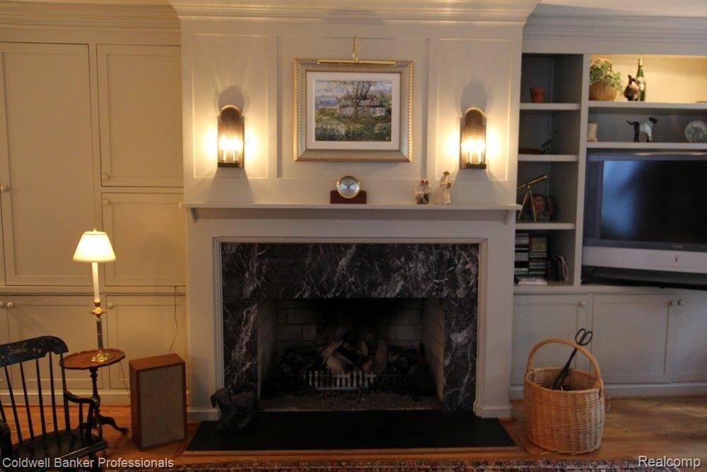1124 Covington Road Bloomfield Hills, MI 48301 - Photo 11 of 25 GREAT ROOM FIREPLACE