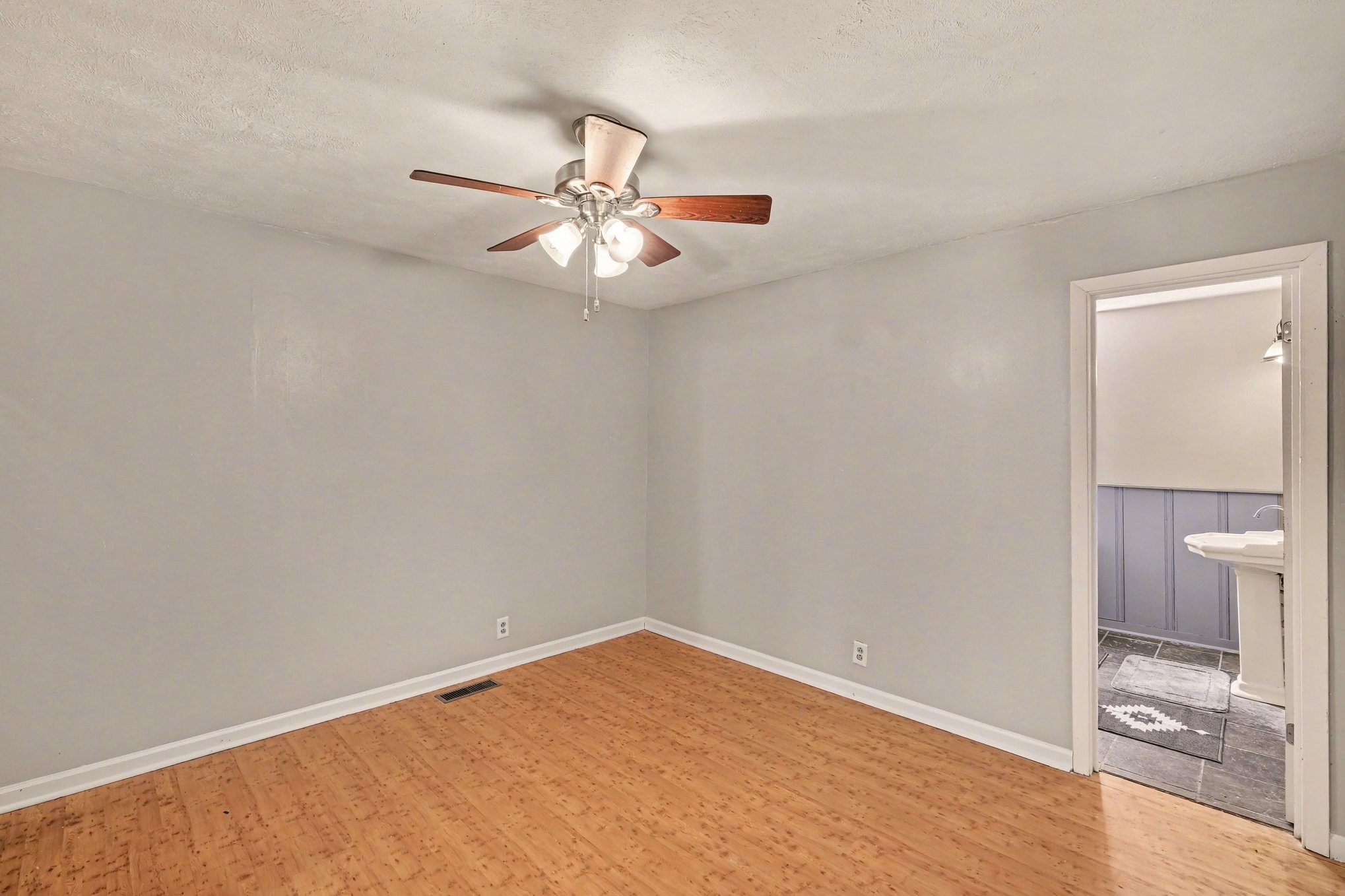 2650 Pretty Creek Road Nunnelly, TN 37137 - Photo 22 of 30 an empty room