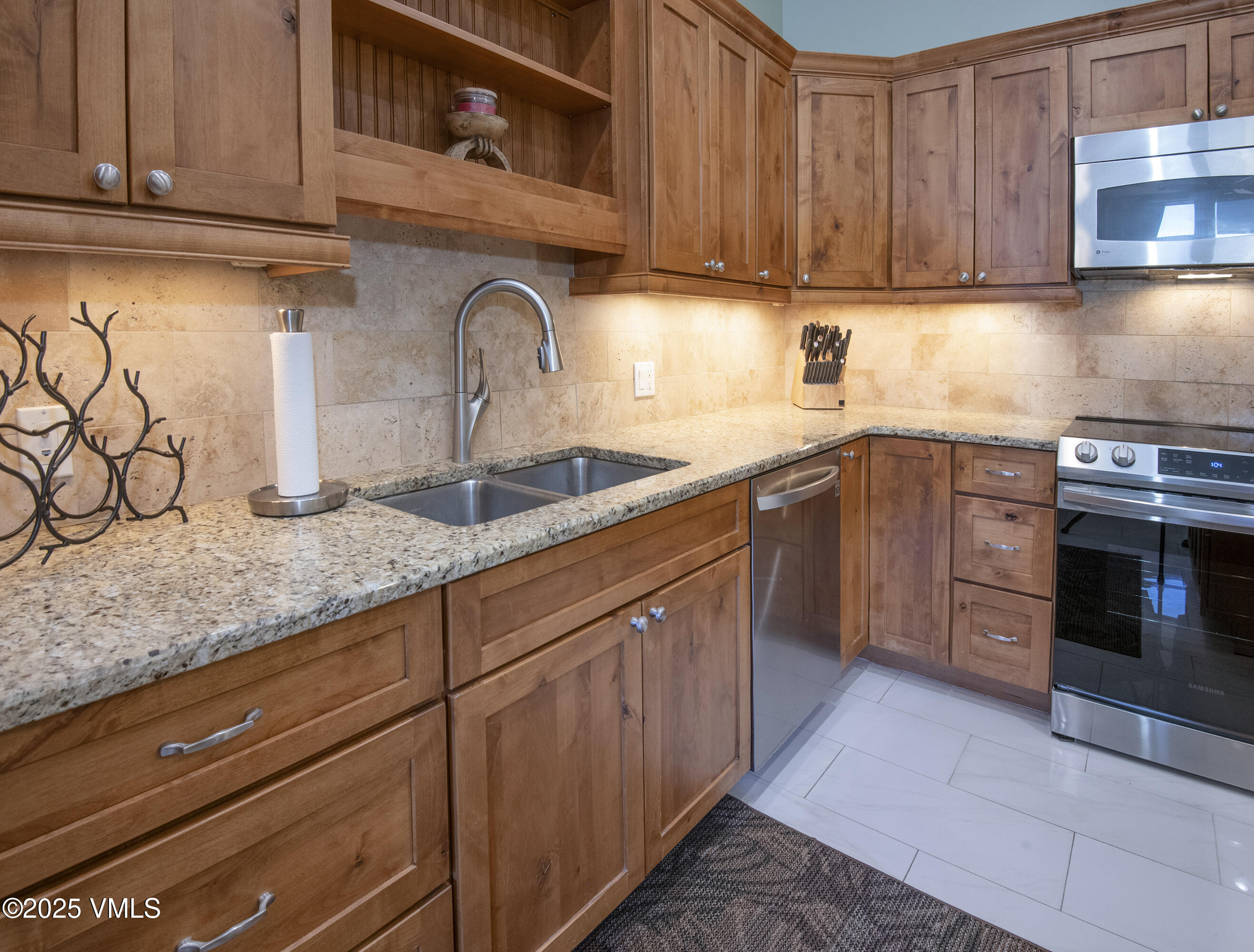 295 Main Street, Unit R306 Edwards, CO 81632 - Photo 8 of 40 295-Main-St-R-306_08