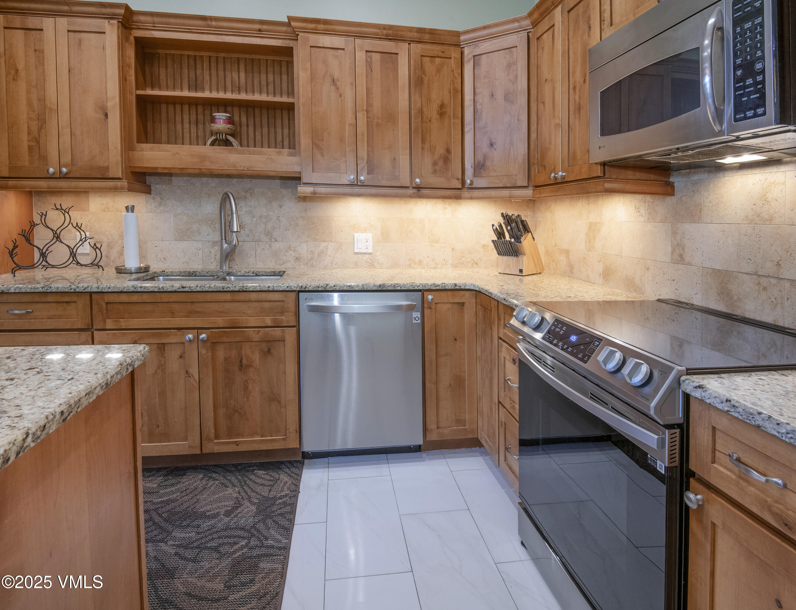 295 Main Street, Unit R306 Edwards, CO 81632 - Photo 9 of 40 295-Main-St-R-306_09