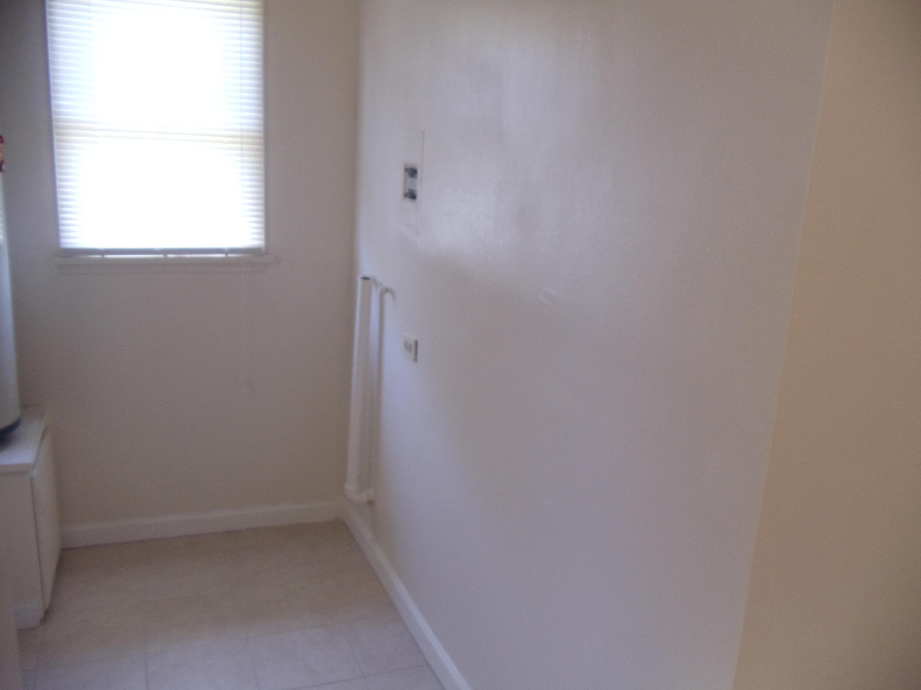 45153 Date Avenue Lancaster, CA 93534 - Photo 17 of 22 a small space with a window