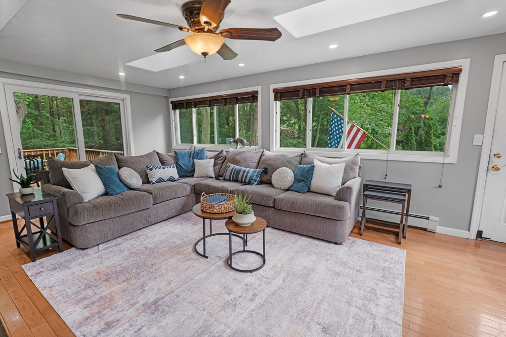 27 Searle Street Georgetown, MA 01833 - Photo 4 of 23