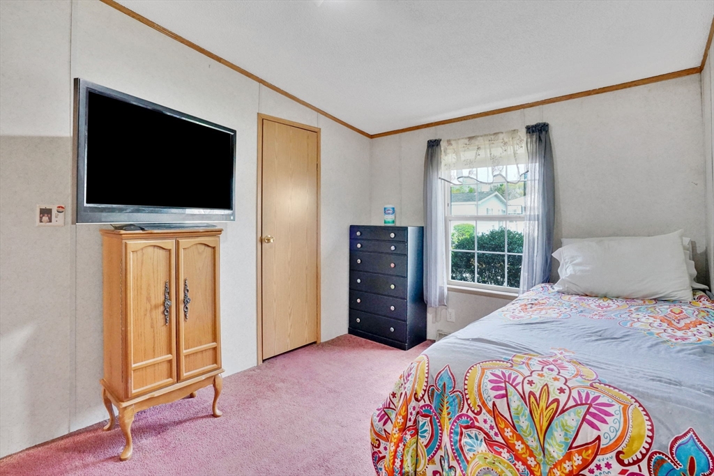 27 Somerset Road Chicopee, MA 01020 - Photo 15 of 33