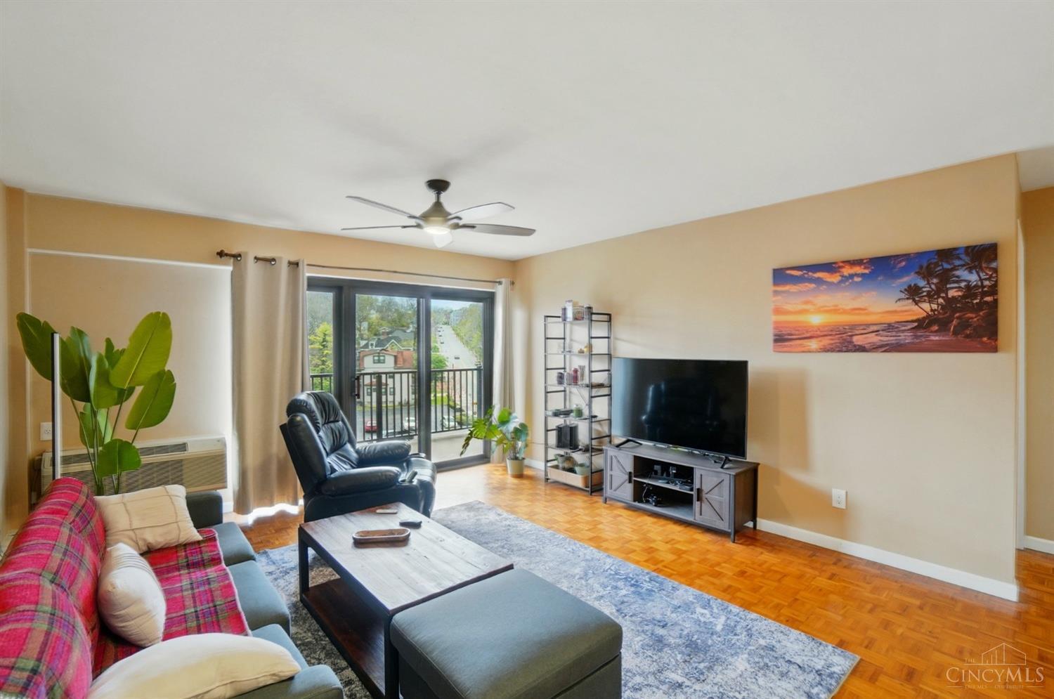 1815 William Howard Taft Road, Unit 702 Cincinnati, OH 45206 - Photo 11 of 35