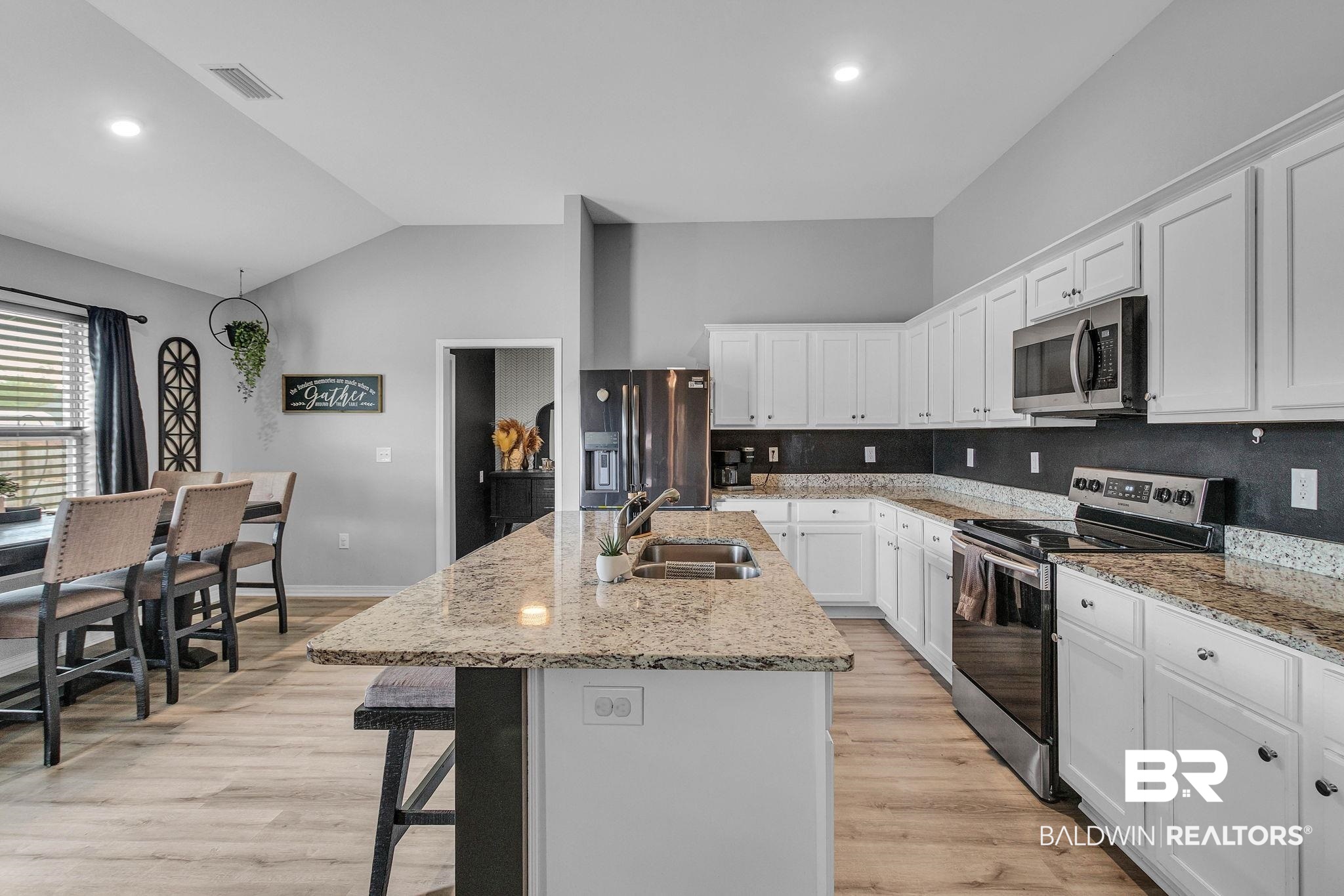 22765 Ridgewood Drive Robertsdale, AL 36567 - Photo 10 of 42 Kitchen