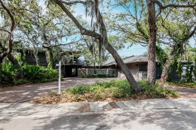 $1,650,000 | 1296 Weybridge Lane, Dunedin, FL 34698