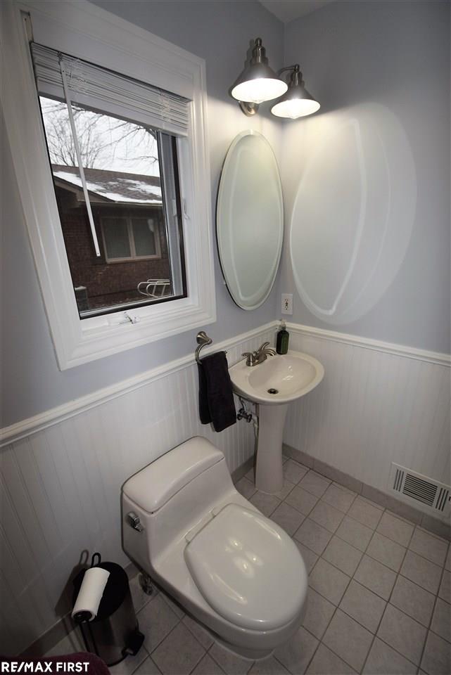 7352 Riverside Drive Algonac, MI 48001 - Photo 43 of 70 50032846-42.JPG
