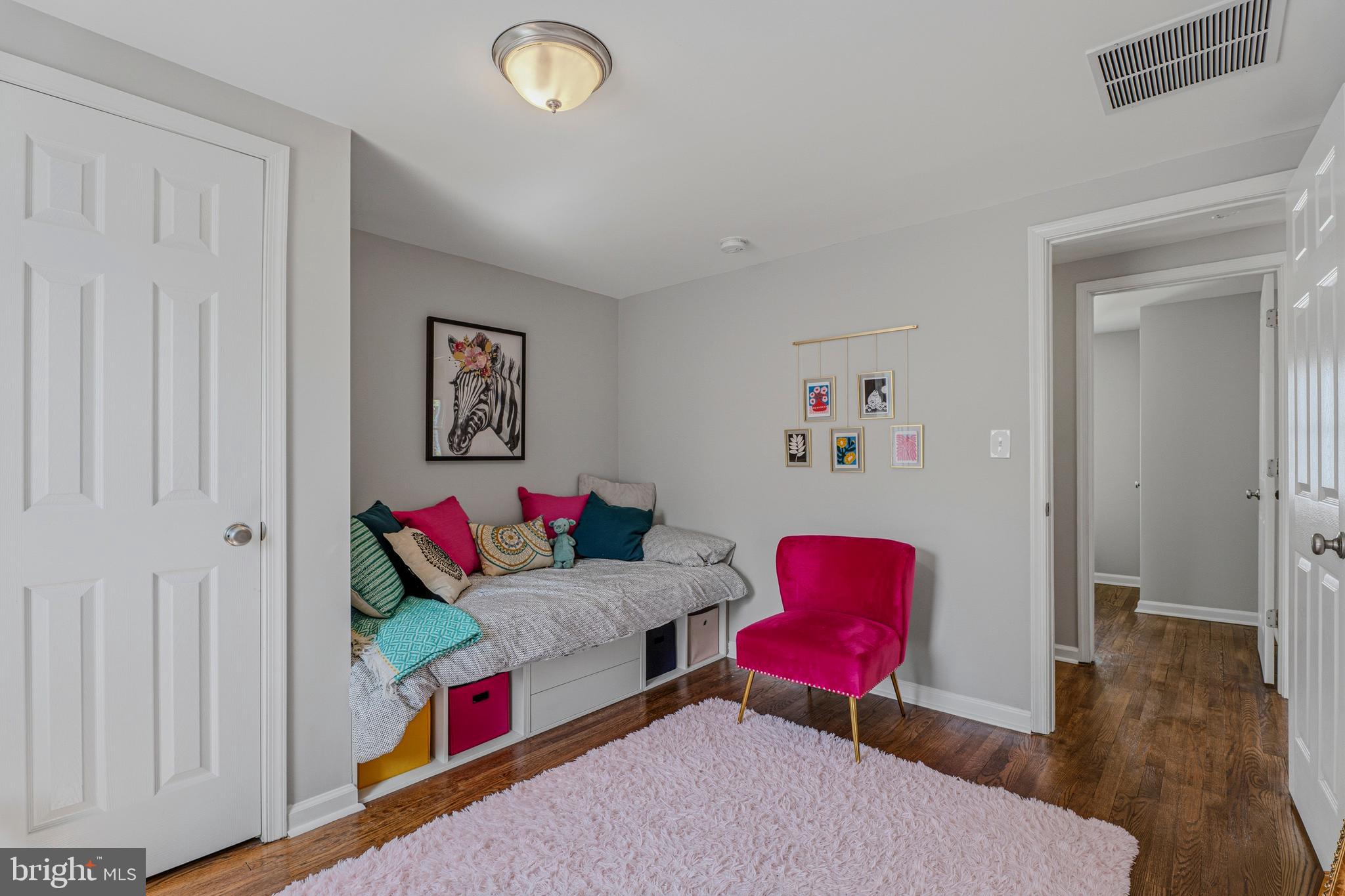 506 Brook Road Baltimore, MD 21286 - Photo 26 of 56 a living room with furniture and wooden floor