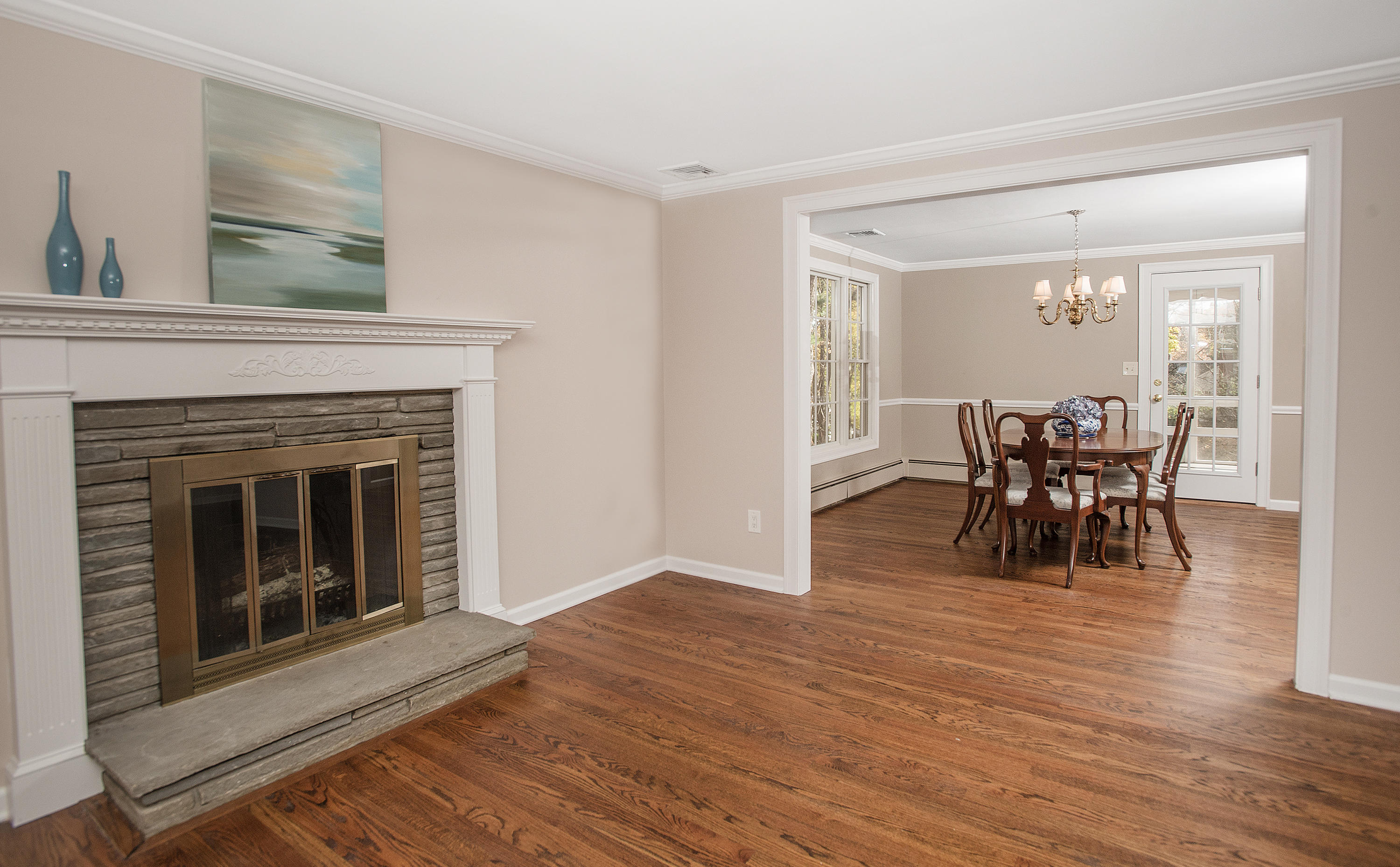 32 Putnam Road New Canaan, CT 06840 - Photo 5 of 25 Living room leads to dining room