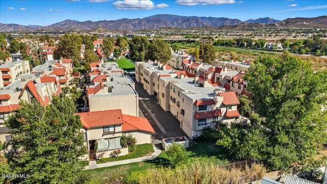 $455,000 | 27617 Nugget Drive, Unit 3, Canyon Country, CA 91387