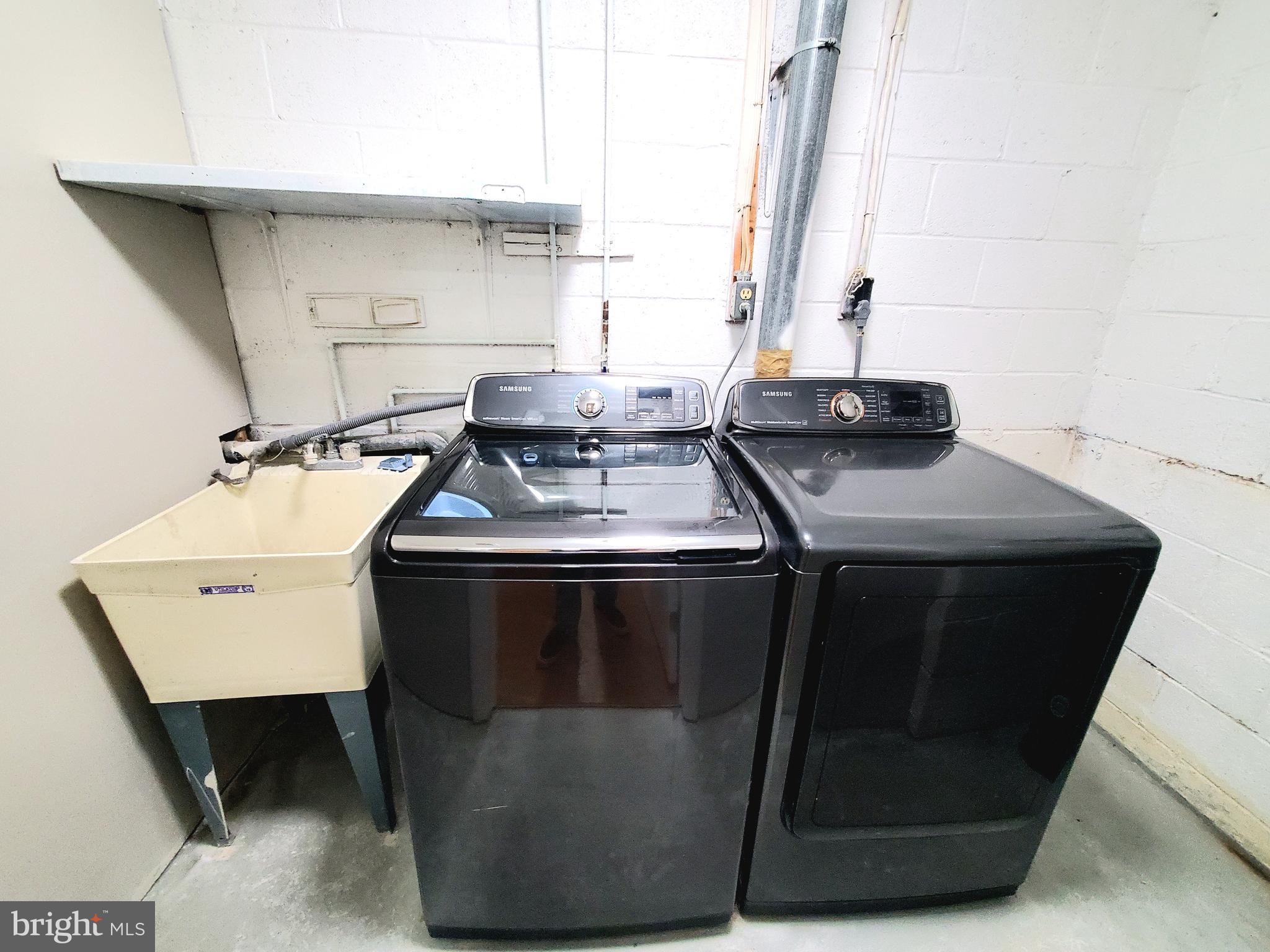 11632 Newbridge Court Reston, VA 20191 - Photo 37 of 39 Laundry Room with Sink!