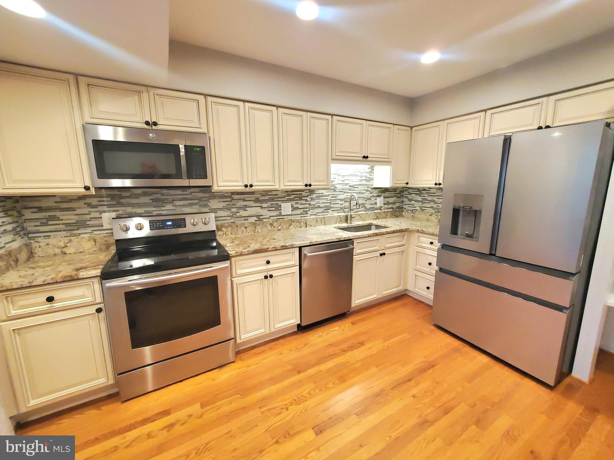 11632 Newbridge Court Reston, VA 20191 - Photo 8 of 39