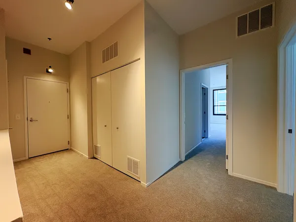 $594,900 | 130 South Canal Street, Unit 9M, Chicago, IL 60606
