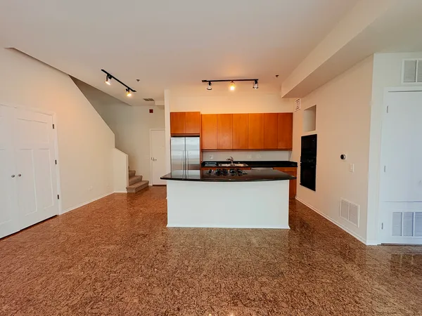 $594,900 | 130 South Canal Street, Unit 9M, Chicago, IL 60606