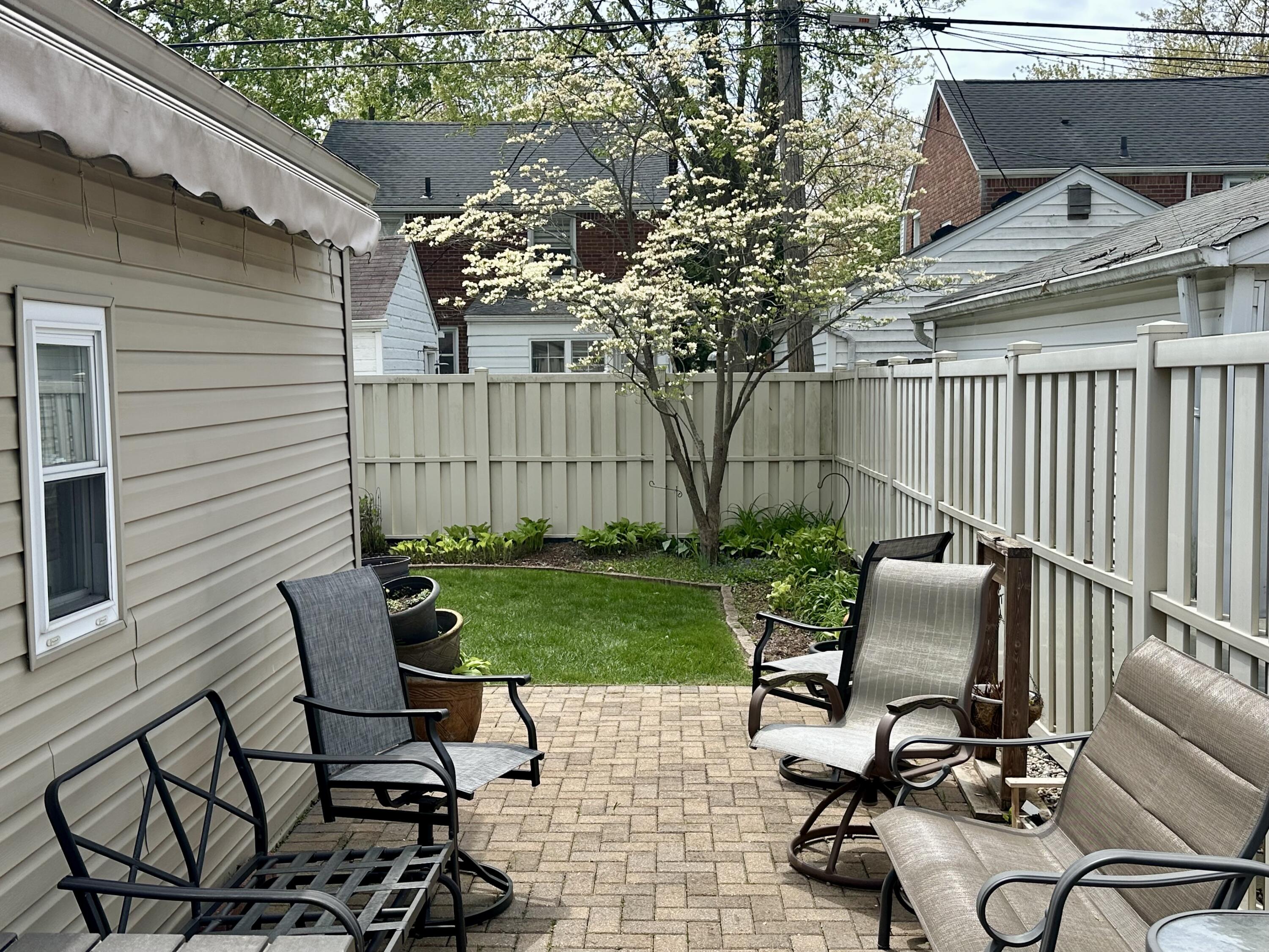 1953 Oxford Road Grosse Pointe, MI 48236 - Photo 9 of 34 Patio facing West 2