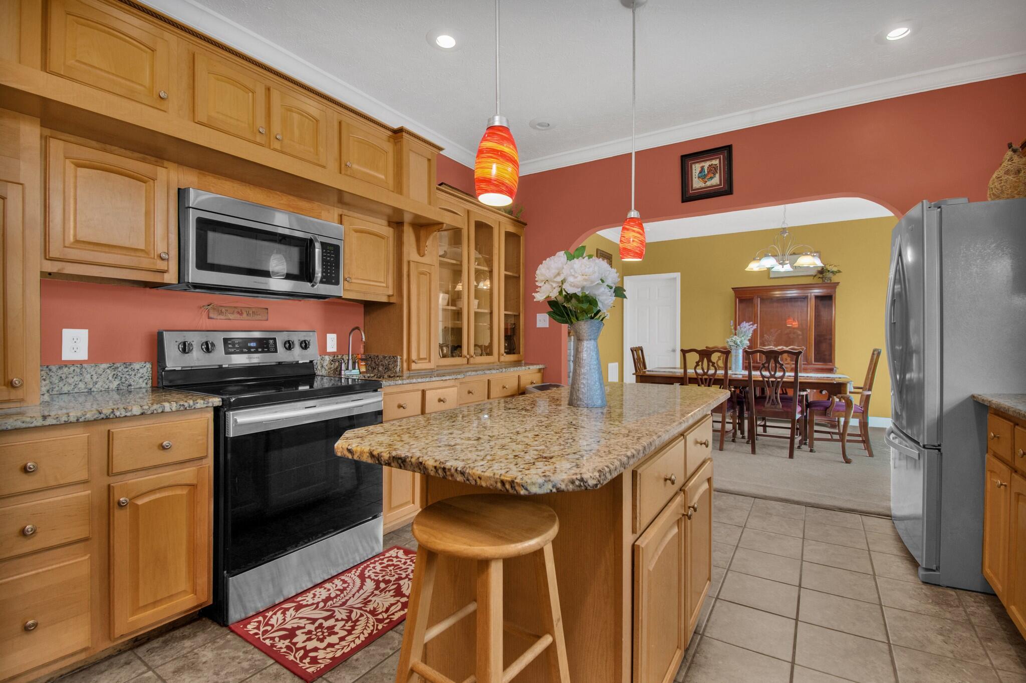 204 North Cromwell Road Savannah, GA 31410 - Photo 11 of 40 4609 Lobelia Rd (13 of 42)