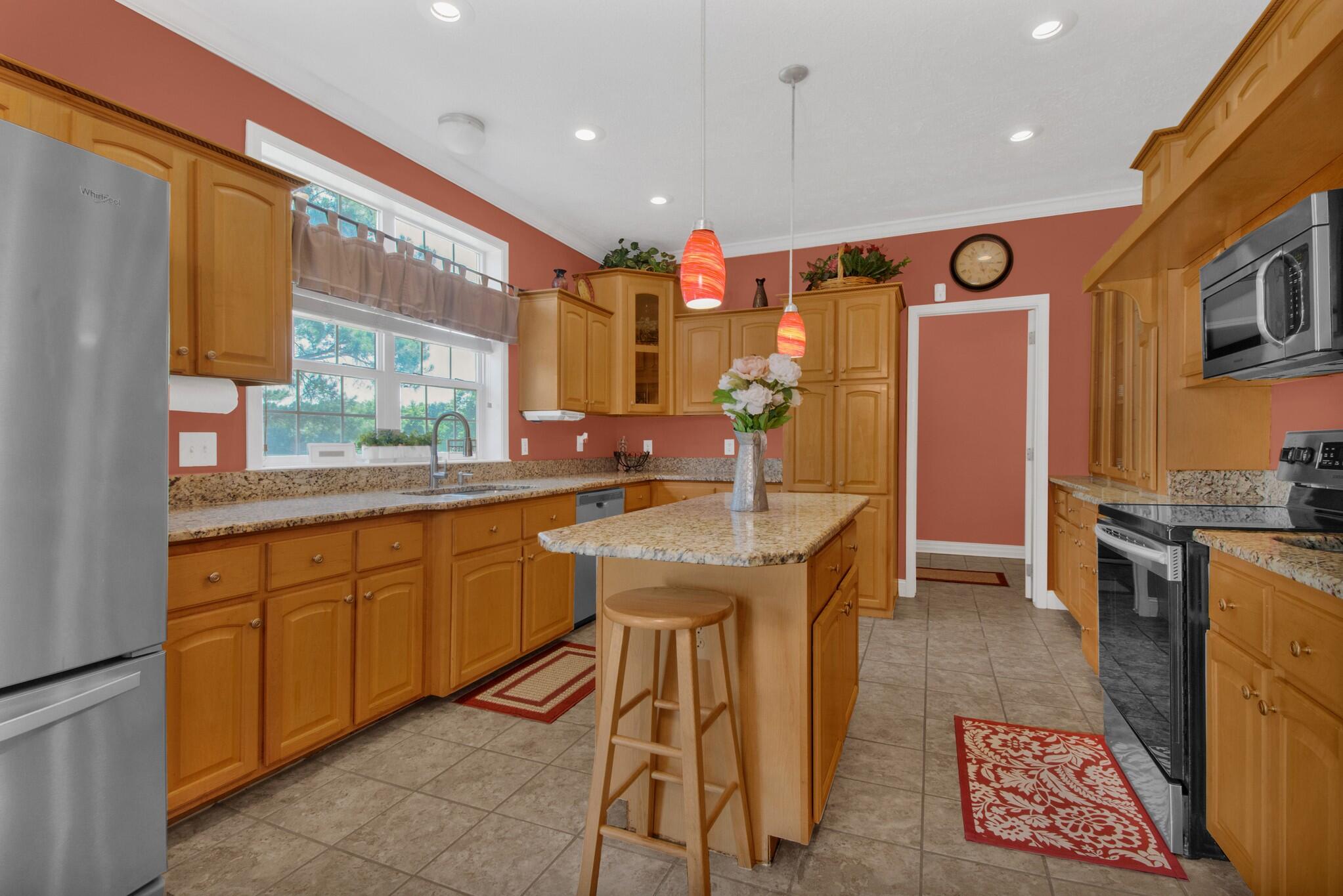 204 North Cromwell Road Savannah, GA 31410 - Photo 10 of 40 4609 Lobelia Rd (10 of 42)