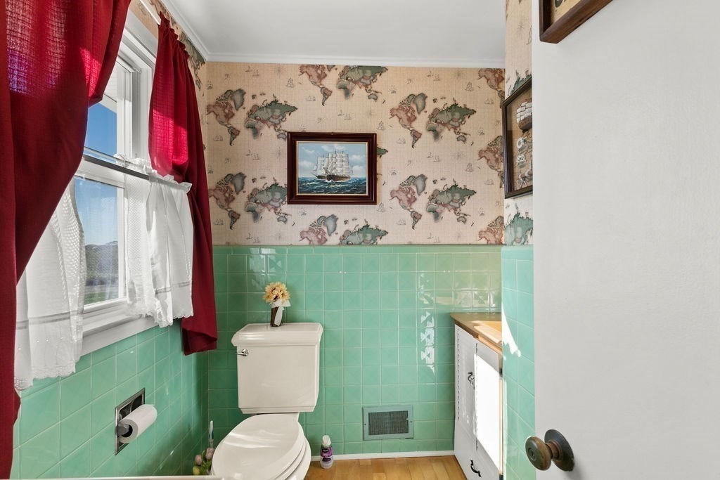 188 Menauhant Road Falmouth, MA 02536 - Photo 12 of 32