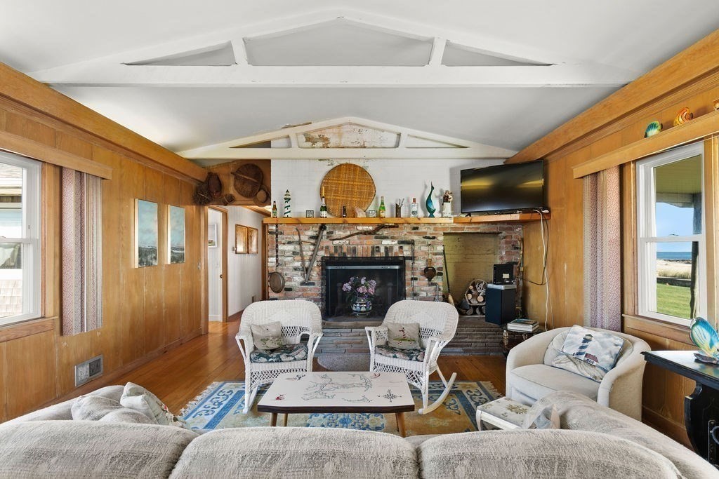 188 Menauhant Road Falmouth, MA 02536 - Photo 10 of 32