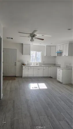 $2,650 | 17615 Victory Boulevard, Lake Balboa, CA 91406