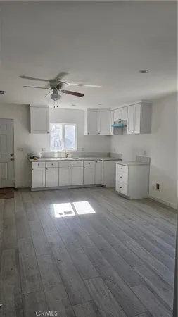 $2,650 | 17615 Victory Boulevard, Lake Balboa, CA 91406